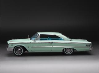 Ford Galaxie 500/XL Hardtop 1963 – Glacier Blue SunStar Metallmodell 1:18